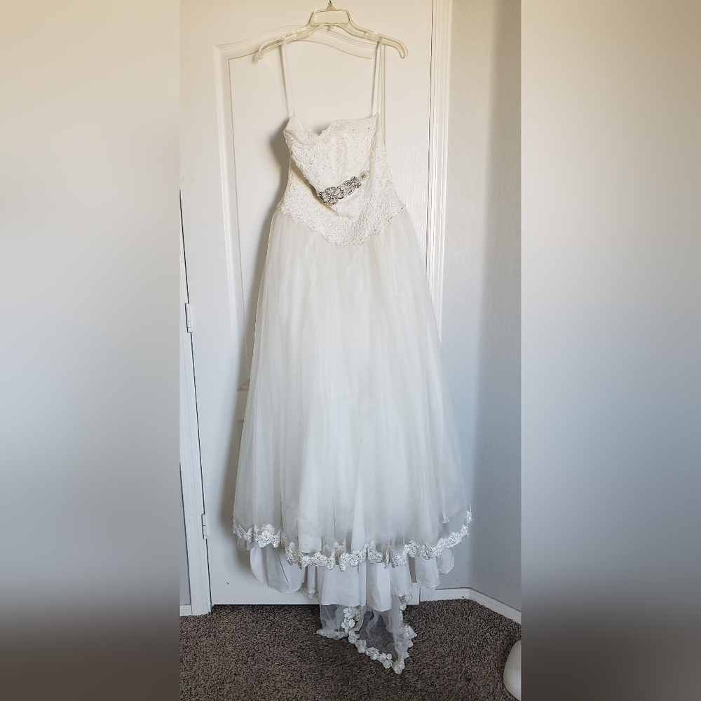 Majestic White Strapless Wedding Dress